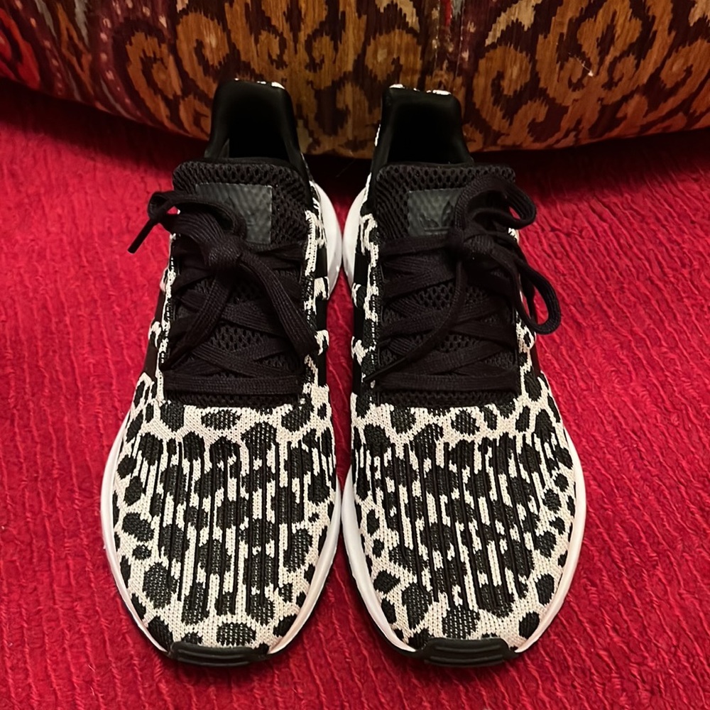 Adidas Swift Run - image 2